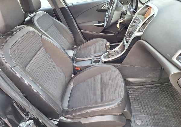 Opel Astra cena 25900 przebieg: 184000, rok produkcji 2014 z Szubin małe 191